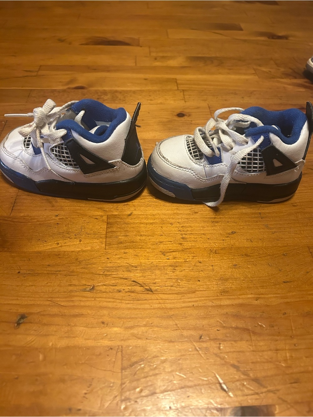 Jordan Toddler Sneakers in White and Blue